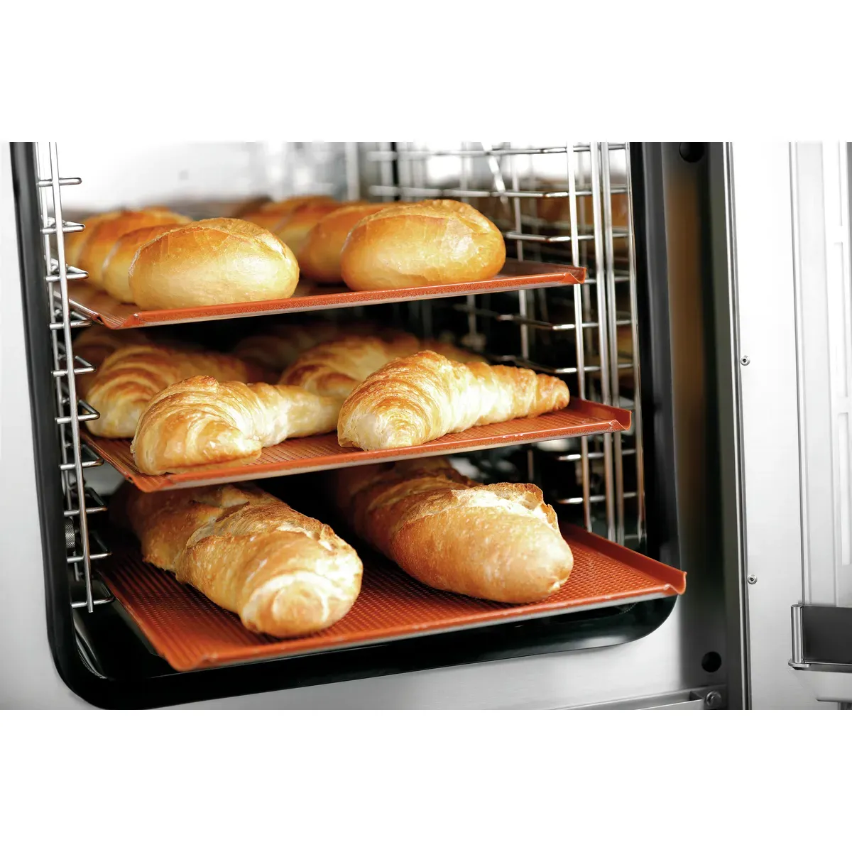 Bartscher 117262 Kombidämpfer Silversteam-K 6110D Innenansicht mit Essen, Brötchen, Brot, Backwaren, Croissant-Form, Backofenbrot