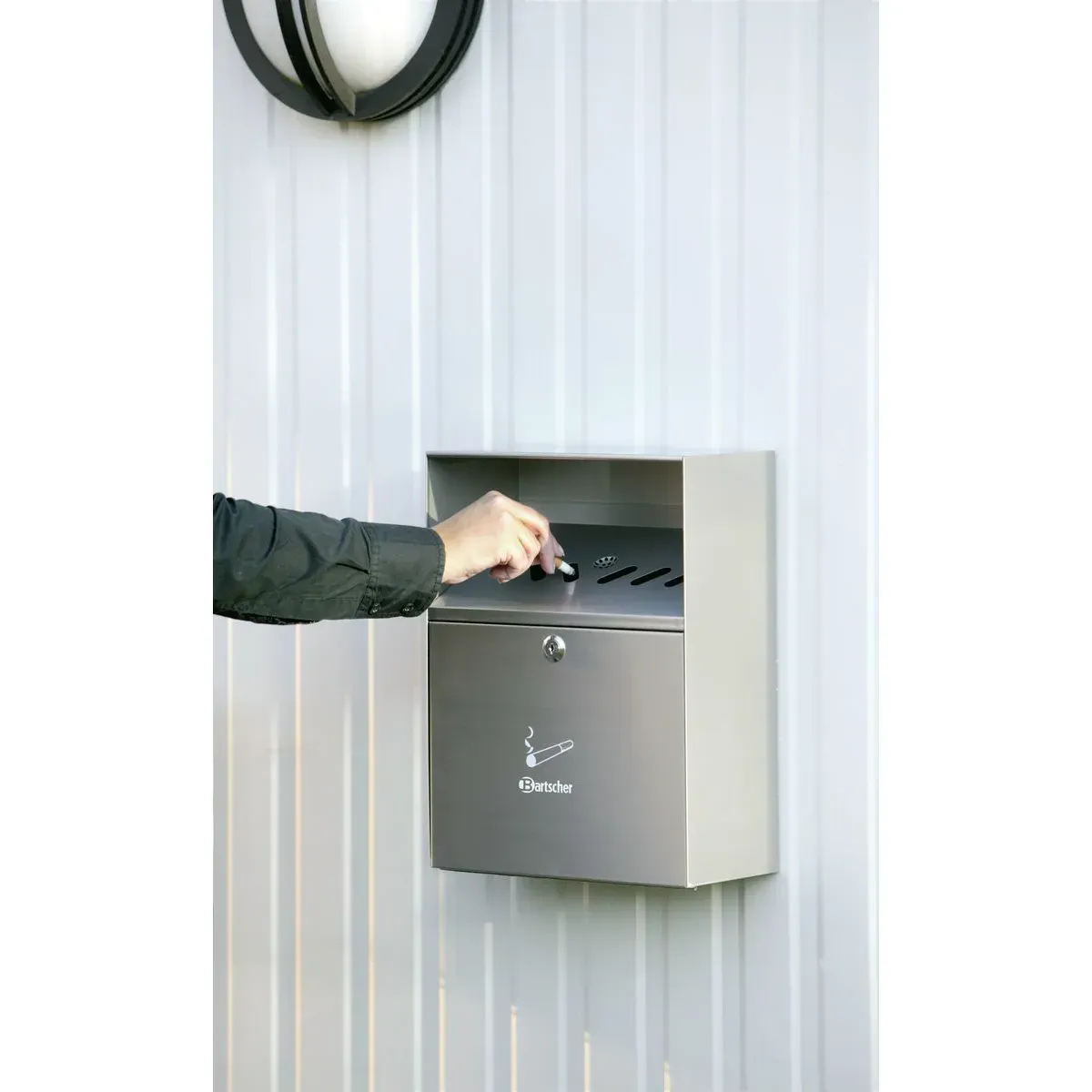 Bartscher 860001 Wandascher Ansicht Komplett an der Wand in Benutzung, Postfach, Briefkasten, Briefkasten aus Metall, Schwarz, Schlüsselfach